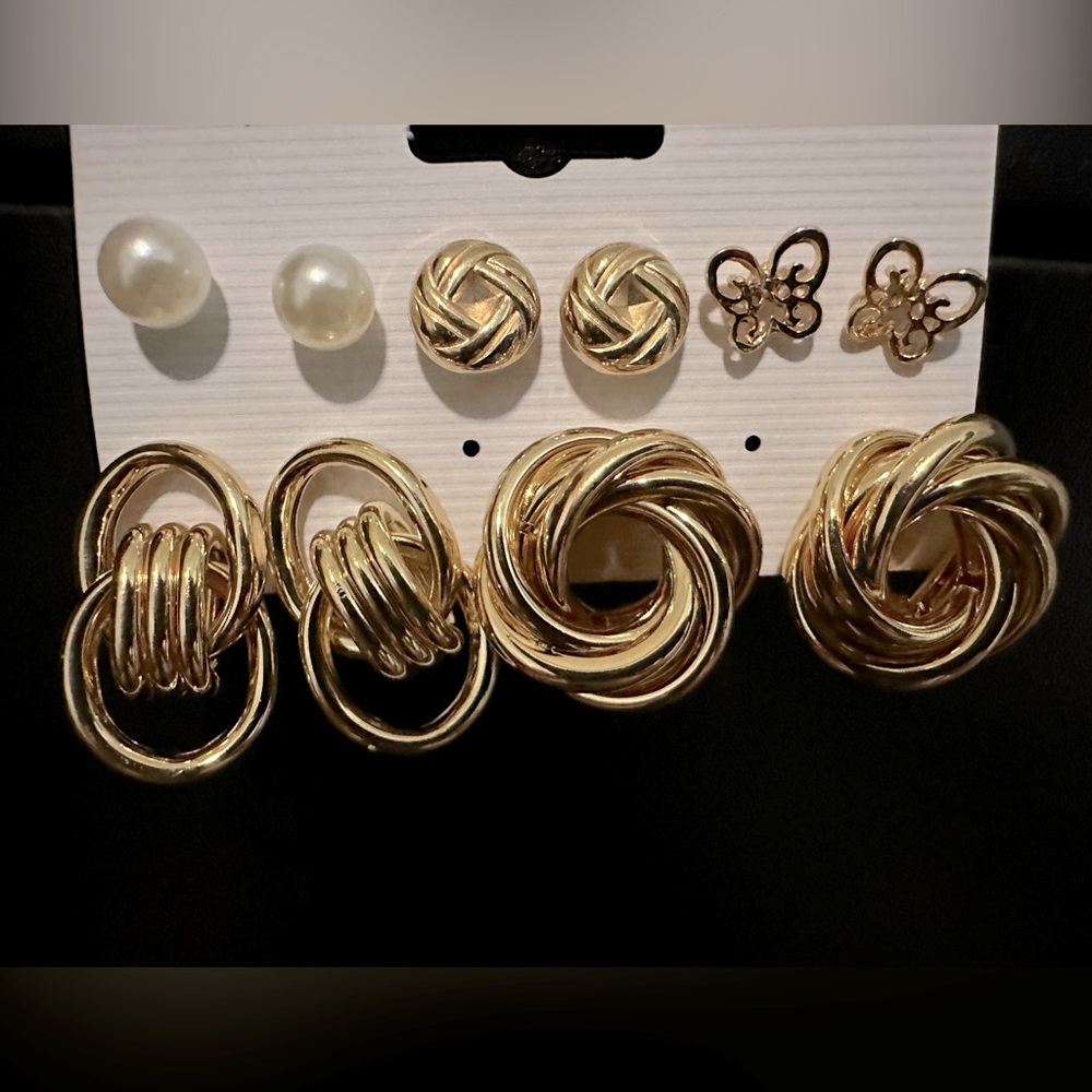 Gold Fashion earrings - 5 pair set that is light and perfect for any occasion.